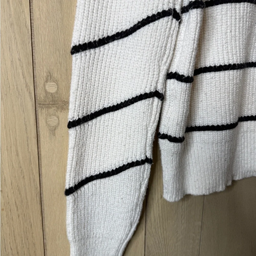 White House Black Market Sweater - Picture 8 of 9